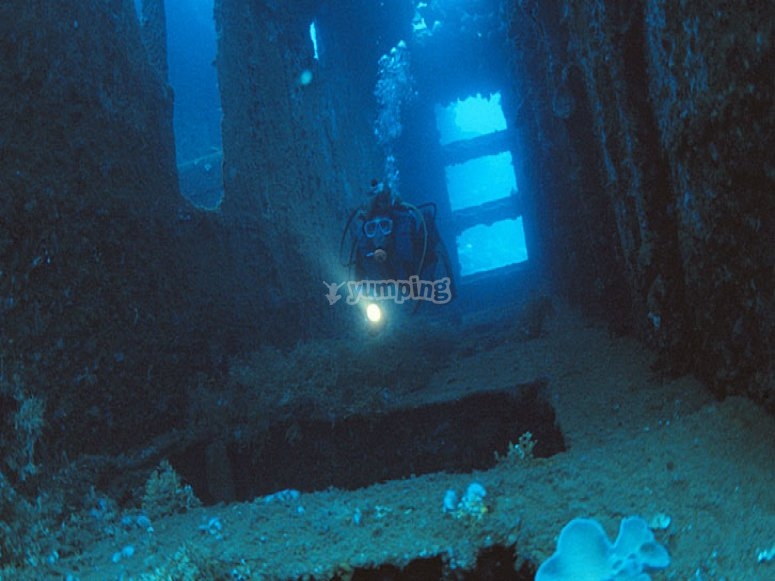 Pentrating the wreck Pentrating the wreck